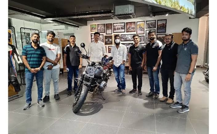 Director Vetrimaaran Adds BMW Bike Worth Rs. 16.75 Lakh In His Collection 