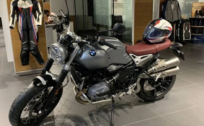 Director Vetrimaaran Adds BMW Bike Worth Rs. 16.75 Lakh In His Collection