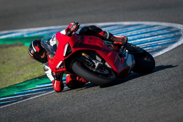 2022 Ducati Panigale V4 Range Launched at ₹26.49 Lakh